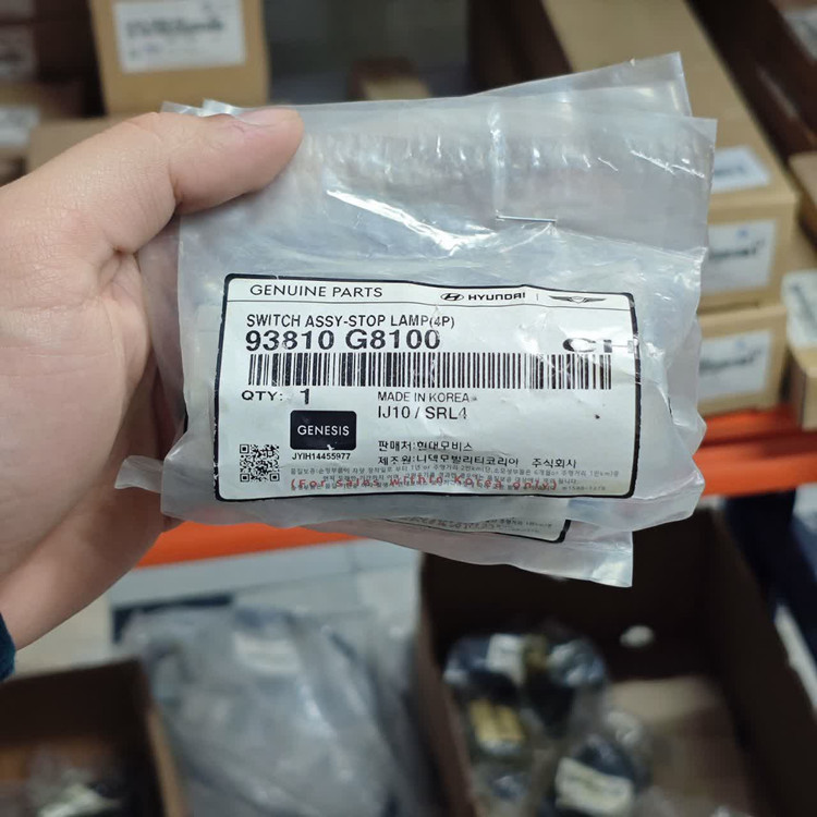 سوییچ چراغ ترمز مناسب کیا سورنتو اسپورتیج کیا اپتیما کادنزا کیا K5 کارنیوال کیا ریو کد فنی 93810G8100