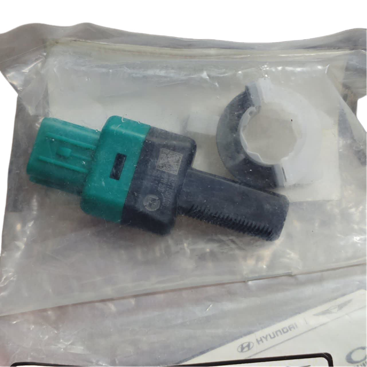 سوییچ چراغ ترمز مناسب کیا سورنتو اسپورتیج کیا اپتیما کادنزا کیا K5 کارنیوال کیا ریو کد فنی 93810G8100